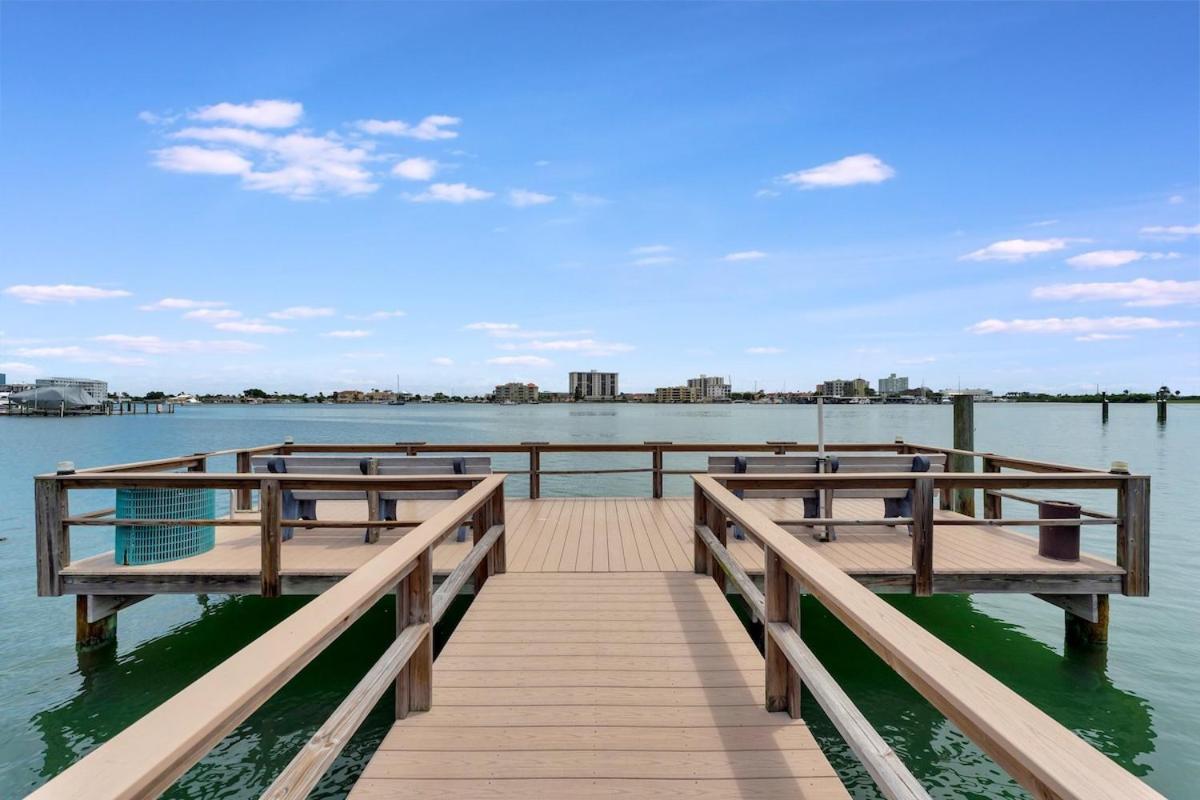 Quiet Corner Suite Heated Pool & 2 Mins 2 Beach Clearwater Beach Bagian luar foto