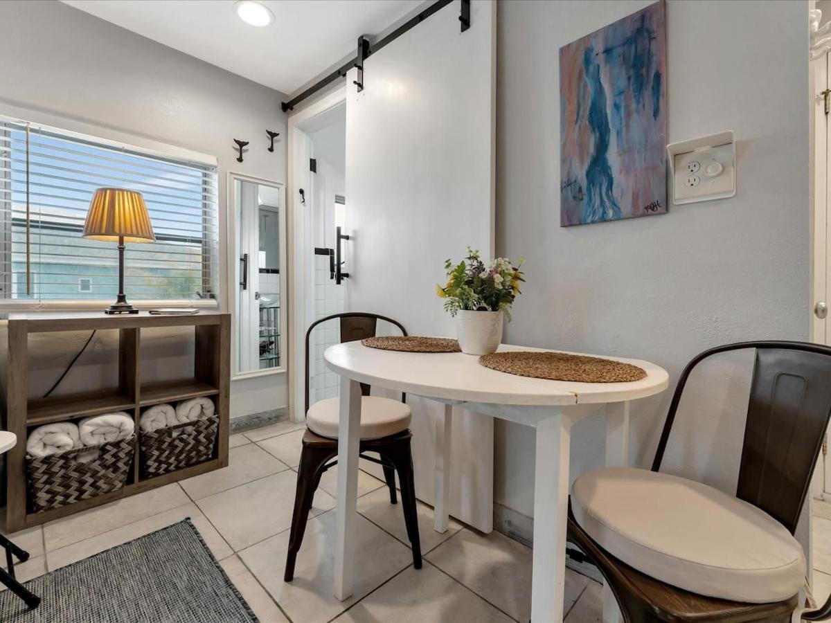 Quiet Corner Suite Heated Pool & 2 Mins 2 Beach Clearwater Beach Bagian luar foto