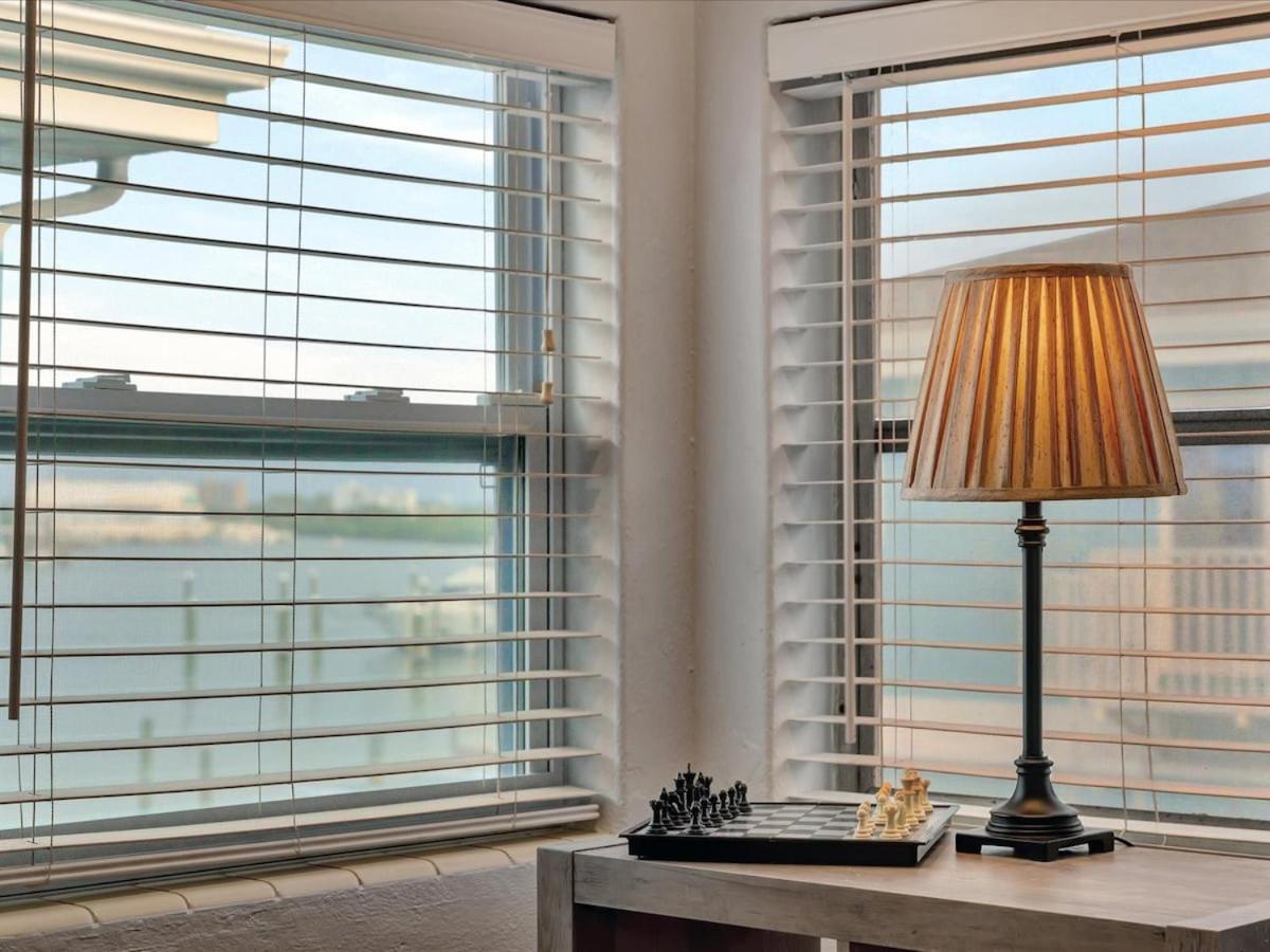 Quiet Corner Suite Heated Pool & 2 Mins 2 Beach Clearwater Beach Bagian luar foto