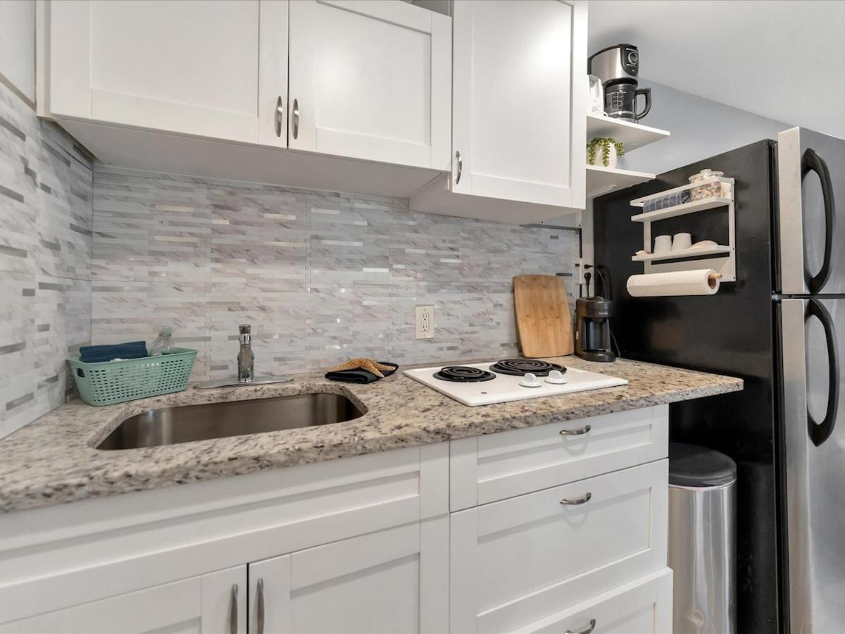 Quiet Corner Suite Heated Pool & 2 Mins 2 Beach Clearwater Beach Bagian luar foto